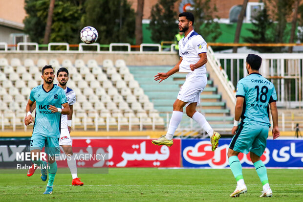لیگ برتر فوتبال - پیکان و ملوان