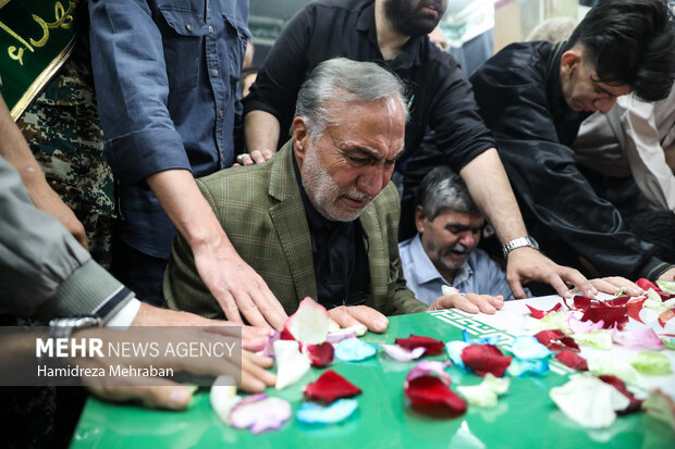 وداع با پیکر <a href='https://sayeb.ir/tag/%d8%b4%d9%87%db%8c%d8%af'></div>شهید</a> «محمدرضا طالبی» در مسجد خرقانی