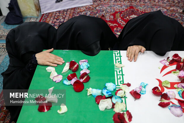 وداع با پیکر <a href='https://sayeb.ir/tag/%d8%b4%d9%87%db%8c%d8%af'></div>شهید</a> «محمدرضا طالبی» در مسجد خرقانی