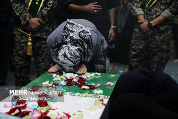 وداع با پیکر <a href='https://sayeb.ir/tag/%d8%b4%d9%87%db%8c%d8%af'></div>شهید</a> «محمدرضا طالبی» در مسجد خرقانی