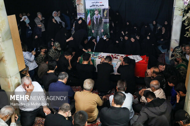وداع با پیکر <a href='https://sayeb.ir/tag/%d8%b4%d9%87%db%8c%d8%af'></div>شهید</a> «محمدرضا طالبی» در مسجد خرقانی