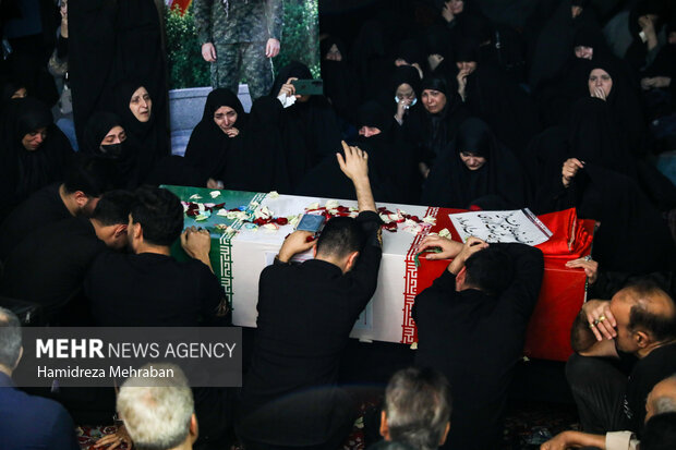 وداع با پیکر <a href='https://sayeb.ir/tag/%d8%b4%d9%87%db%8c%d8%af'></div>شهید</a> «محمدرضا طالبی» در مسجد خرقانی