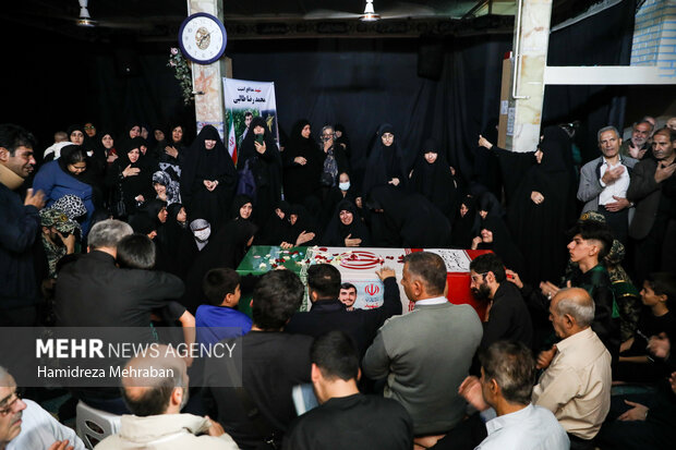 وداع با پیکر <a href='https://sayeb.ir/tag/%d8%b4%d9%87%db%8c%d8%af'></div>شهید</a> «محمدرضا طالبی» در مسجد خرقانی