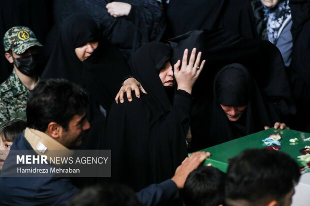 وداع با پیکر <a href='https://sayeb.ir/tag/%d8%b4%d9%87%db%8c%d8%af'></div>شهید</a> «محمدرضا طالبی» در مسجد خرقانی