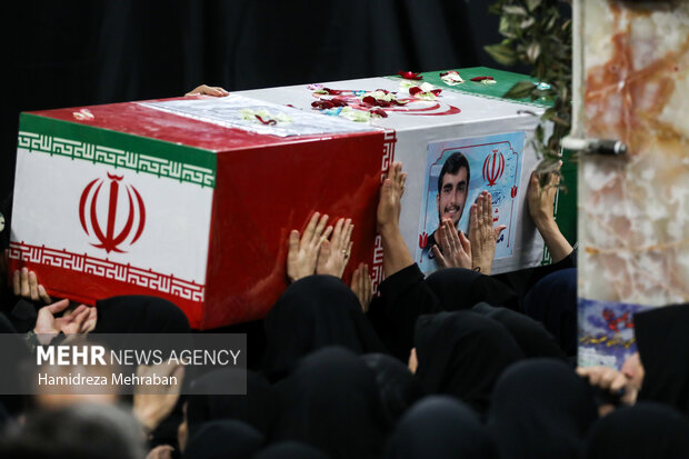 وداع با پیکر <a href='https://sayeb.ir/tag/%d8%b4%d9%87%db%8c%d8%af'></div>شهید</a> «محمدرضا طالبی» در مسجد خرقانی