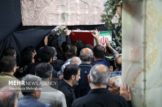 وداع با پیکر <a href='https://sayeb.ir/tag/%d8%b4%d9%87%db%8c%d8%af'></div>شهید</a> «محمدرضا طالبی» در مسجد خرقانی