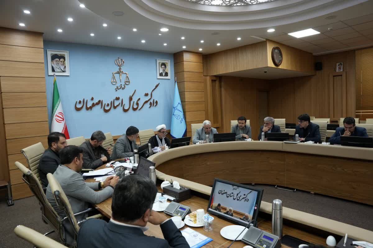 دادگستری اصفهان به موضوع جاری کردن فاضلاب به زاینده‌رود ورود می‌کند