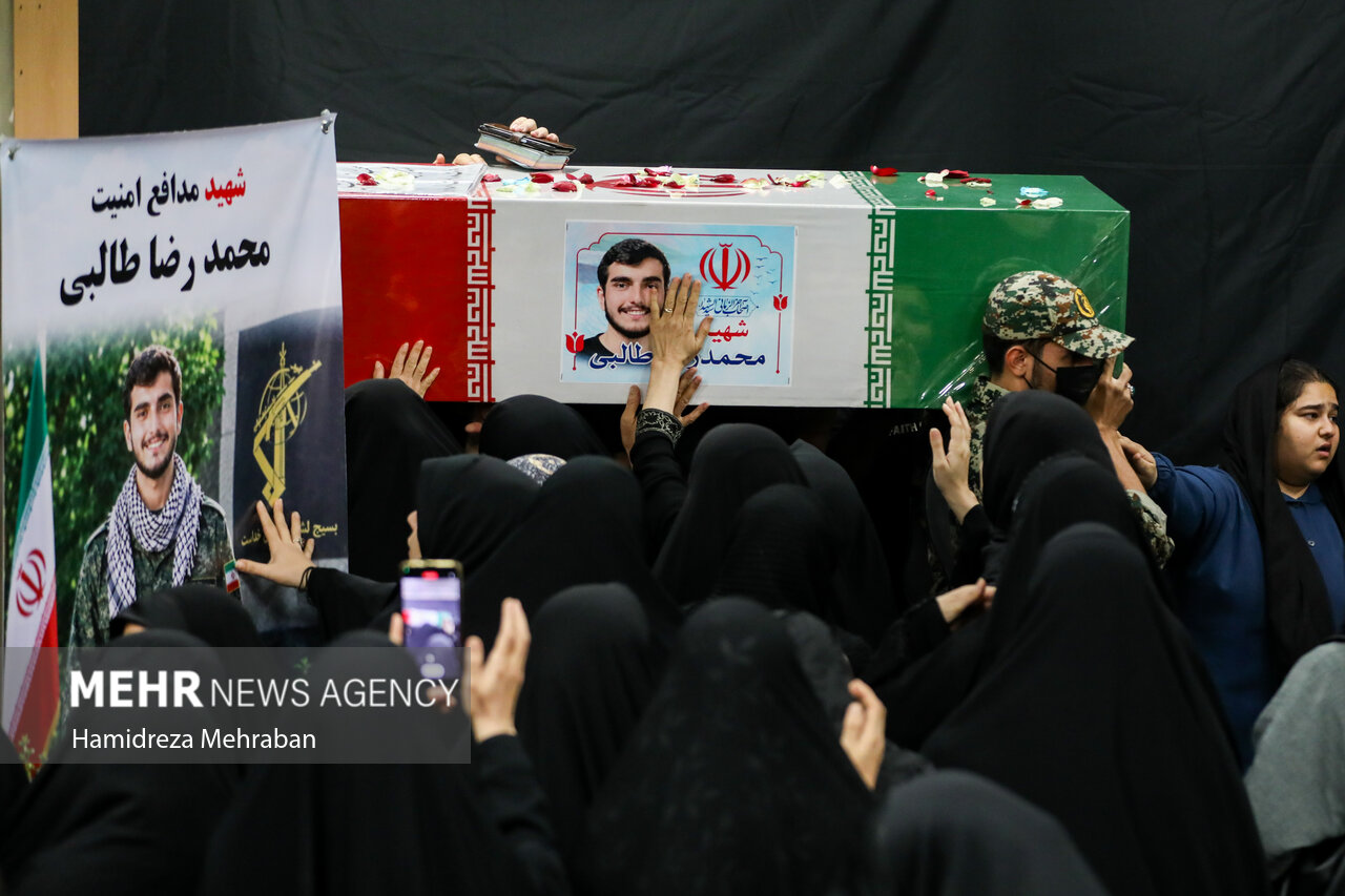 وداع با پیکر شهید «محمدرضا طالبی» در مسجد خرقانی