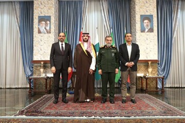 Mecca defense pact