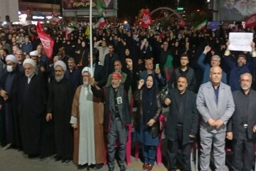موج ۲۴۰ اجتماع شبانه سنندج با شعارهای ضدآمریکایی و ضداسرائیلی