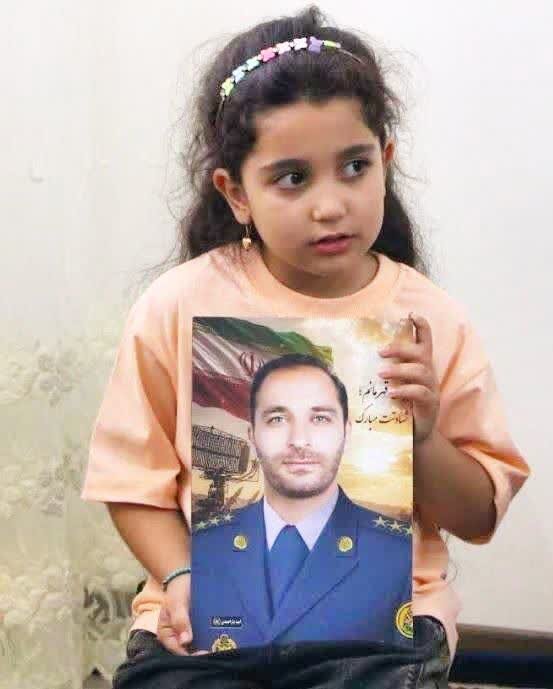 مسئولان <a href='https://sayeb.ir/tag/%d8%a8%d8%b1%d9%88%d8%ac%d8%b1%d8%af'></div>بروجرد</a> با خانواده شهید «امید یاراحمدی» دیدار کردند