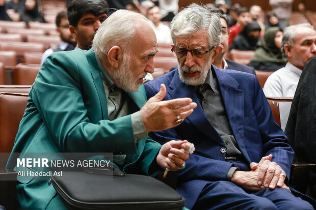 یادبود استاد شهید «علی لاریجانی» یادبود استاد شهید «علی لاریجانی»