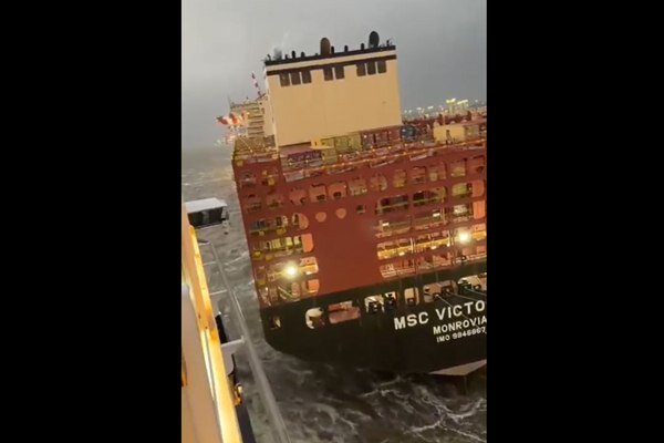 VIDEO: 2 ships collide at Germany’s Bremerhaven port