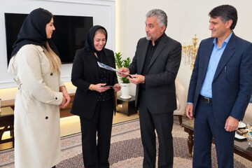 پیگیری امور درمانی و معیشتی خانواده‌های شهدا و ایثارگران اردبیل