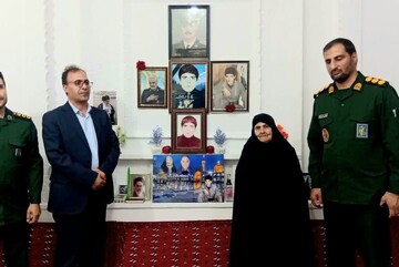 حیدری:دیدار با خانواده‌های شهدا بیانگر پاسداشت فرهنگ ایثار و شهادت است