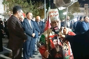 ایرانگردِ جاده‌های وطن، امشب در تجمع شبانه مردم سنندج