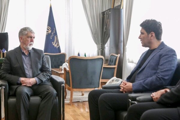 تفاهمنامه برگزاری جشنواره تئاتر خیابانی مریوان امضا شد تفاهمنامه برگزاری جشنواره تئاتر خیابانی مریوان امضا شد