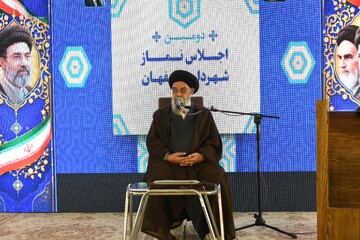 امام جمعه اصفهان: مطالبه‌گری برای اصلاح امور باشد