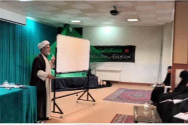 بانوان در تربیت نسل منتظر نقش‌آفرینی می‌کنند
