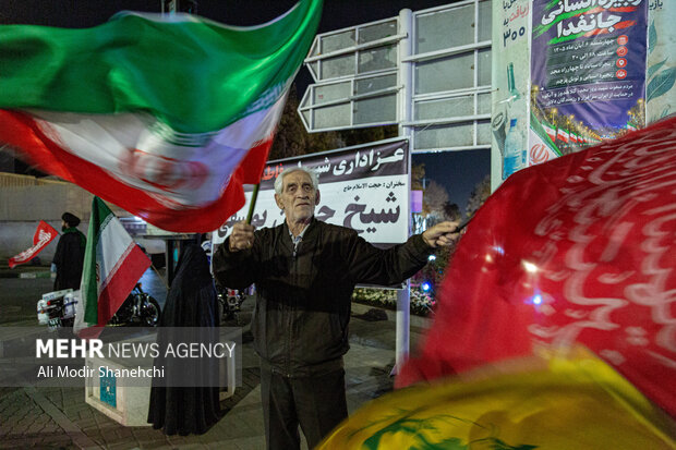 زنجیره انسانی جان‌فدا در مشهد