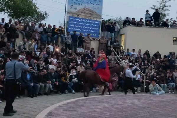 اجرای ۱۲ گروه داخلی و خارجی در جشنواره ملی آئینهای نمایشی زیویه سقز