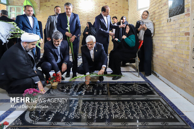 سفر یکروزه <a href='https://sayeb.ir/tag/%d9%85%d8%b9%d8%a7%d9%88%d9%86-%d8%a7%d9%88%d9%84-%d8%b1%d8%a6%db%8c%d8%b3-%d8%ac%d9%85%d9%87%d9%88%d8%b1'></div>معاون اول رئیس جمهور</a> به <a href='https://sayeb.ir/tag/%db%8c%d8%b2%d8%af'>یزد</a>