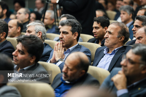 سفر یکروزه <a href='https://sayeb.ir/tag/%d9%85%d8%b9%d8%a7%d9%88%d9%86-%d8%a7%d9%88%d9%84-%d8%b1%d8%a6%db%8c%d8%b3-%d8%ac%d9%85%d9%87%d9%88%d8%b1'></div>معاون اول رئیس جمهور</a> به <a href='https://sayeb.ir/tag/%db%8c%d8%b2%d8%af'>یزد</a>
