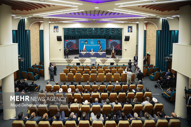 سفر یکروزه <a href='https://sayeb.ir/tag/%d9%85%d8%b9%d8%a7%d9%88%d9%86-%d8%a7%d9%88%d9%84-%d8%b1%d8%a6%db%8c%d8%b3-%d8%ac%d9%85%d9%87%d9%88%d8%b1'></div>معاون اول رئیس جمهور</a> به <a href='https://sayeb.ir/tag/%db%8c%d8%b2%d8%af'>یزد</a>