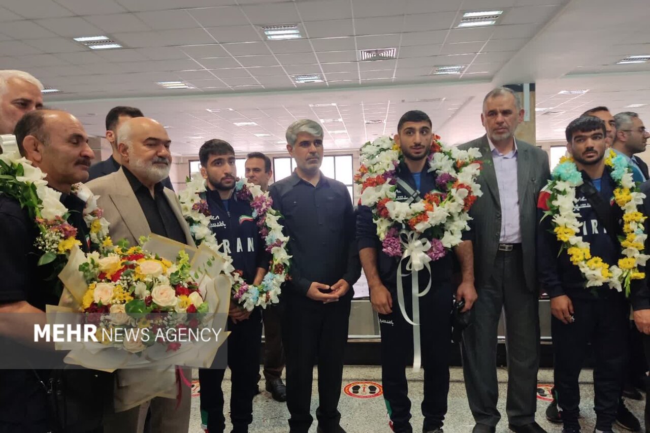 مدالآوران کشتی جهان وارد اهواز شدند
