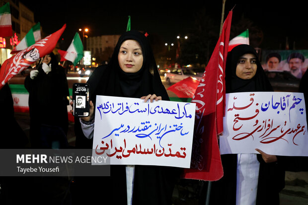 اجتماع دانشجویان همدان در لبیک به رهبر انقلاب