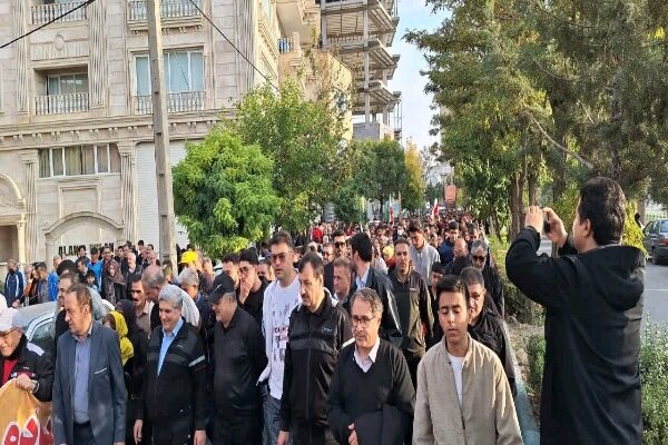 همایش پیادهروی خانوادگی سقز با حضور گسترده مردم برگزار شد
