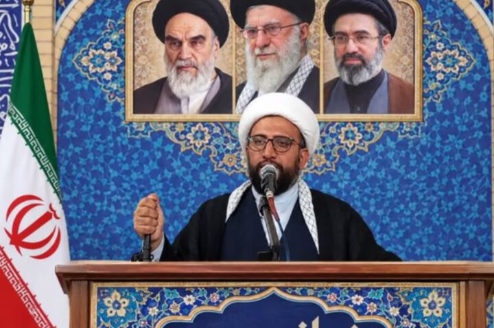 ملت‌ ایران تحت هیچ‌ شرایطی از مواضع خود عقب‌نشینی نمی‌کند
