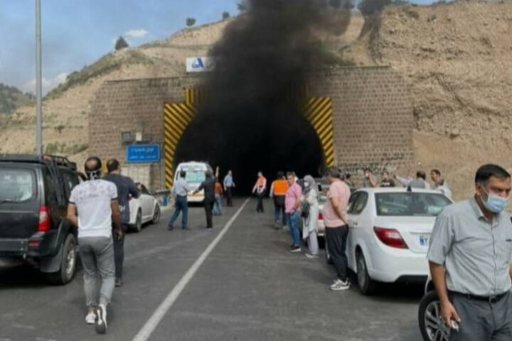 آتش‌سوزی خودروی دنا در تونل جاده چالوس با ۵ مصدوم