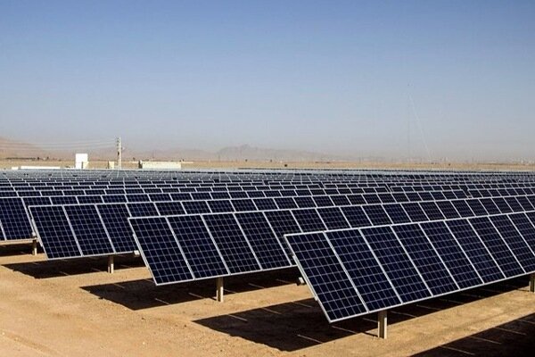 مشارکت ۳۰۰ مددجو در احداث نیروگاه خورشیدی ۲ مگاواتی در مرکزی