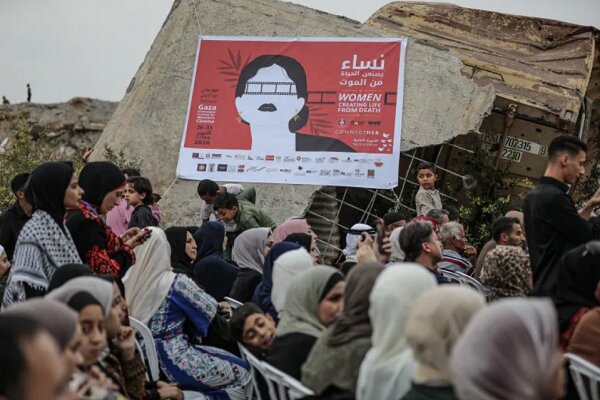 فیلمسازان زن غزه درد را تصویر میکنند؛ زنان از مرگ زندگی میسازند فیلمسازان زن غزه درد را تصویر میکنند؛ زنان از مرگ زندگی میسازند