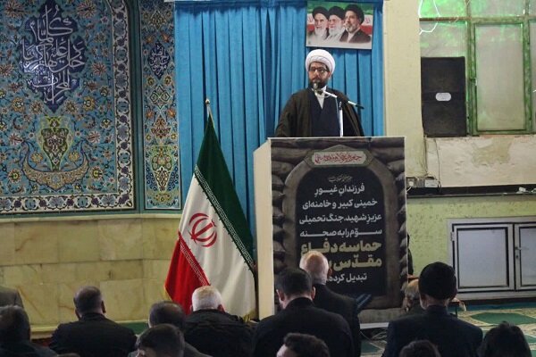 امام‌جمعه تاکستان: تفرقه‌افکنی و تحریف حقیقت ابزار سلطه‌گران است