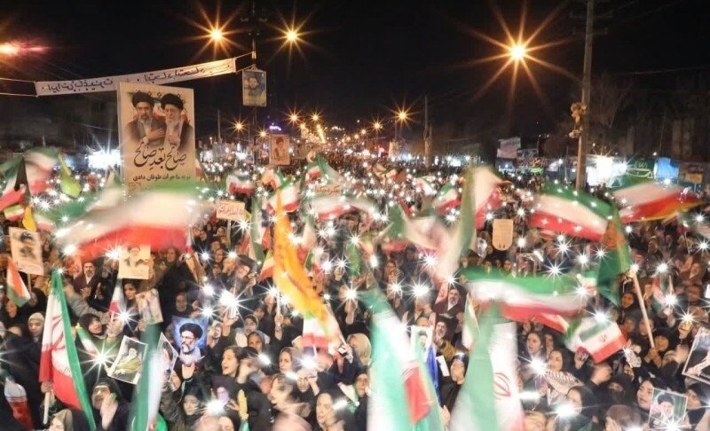 بصیرت افزایی در پرتو معارف اهلبیت(ع) رسالت خطیر مداحان و شاعران آیینی