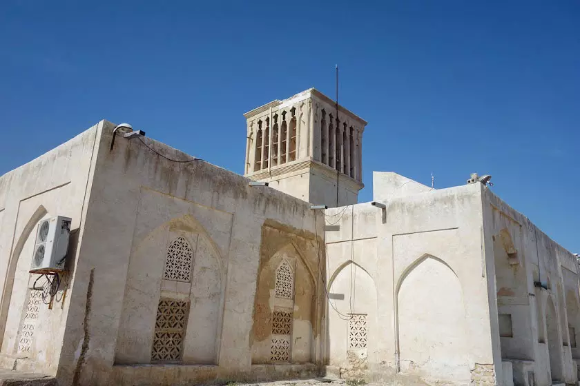 مسجد جامع بردستان در معرض خطر ناشی از بارندگی؛ لزوم تسریع در تحکیم بنا