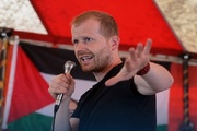 انگلیس مانع ورود نویسنده و فعال سوئدی حامی فلسطین به این کشور شد