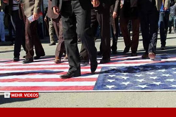 قرائتی: پرچم آمریکا را برای تحقیرش زیر پا می‌گذاریم