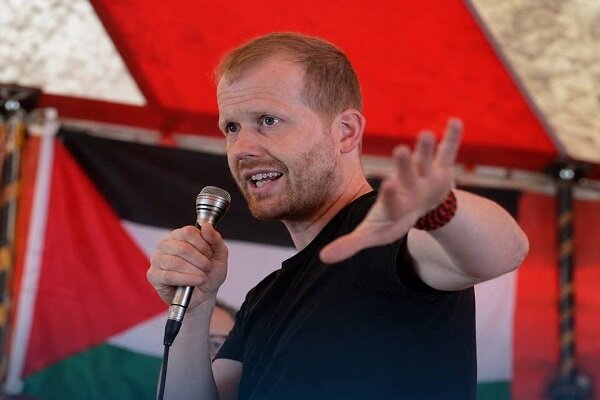 انگلیس مانع ورود نویسنده و فعال سوئدی حامی فلسطین به این کشور شد انگلیس مانع ورود نویسنده و فعال سوئدی حامی فلسطین به این کشور شد