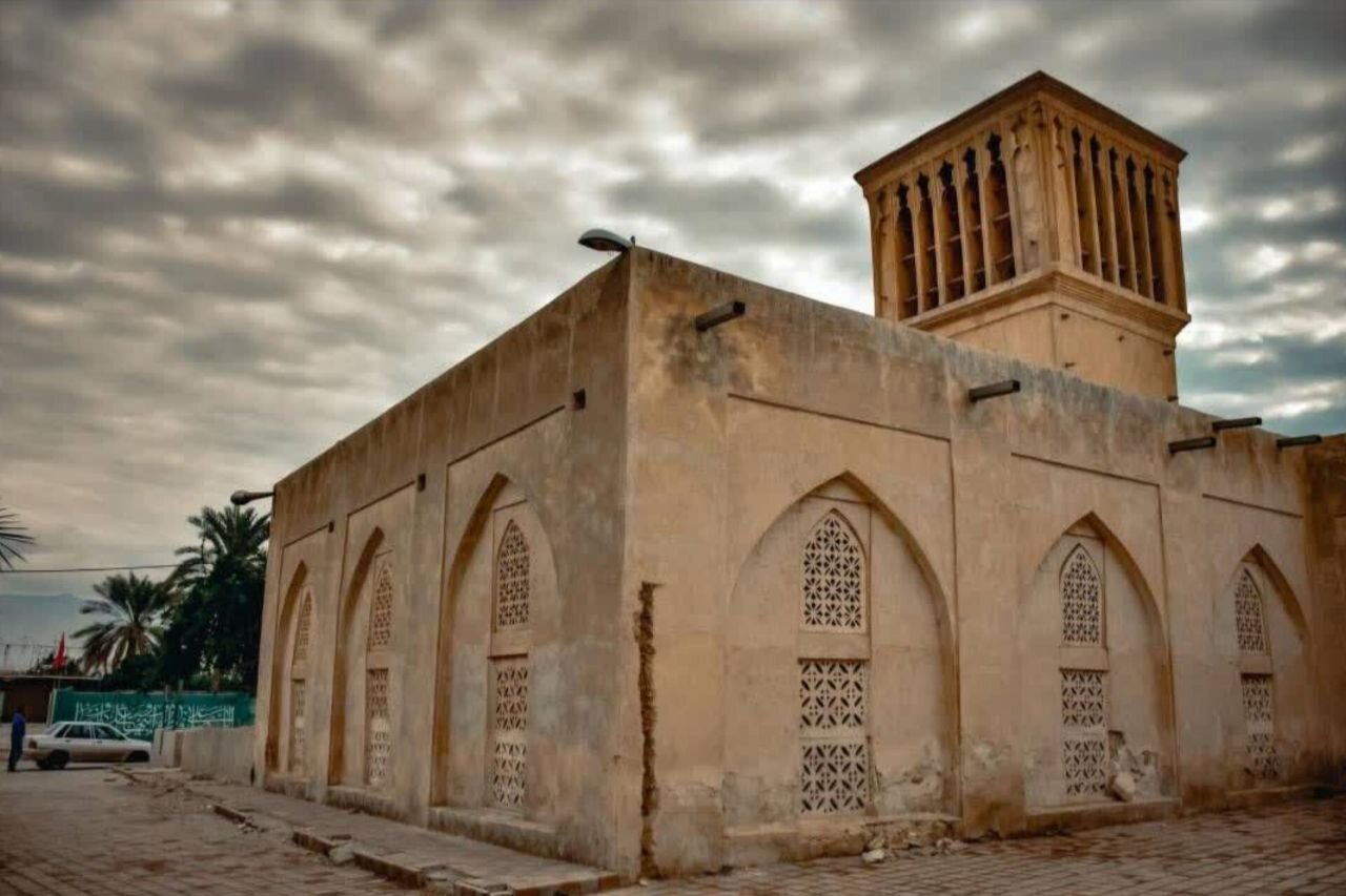 مسجد جامع بردستان در معرض خطر ناشی از بارندگی؛ لزوم تسریع در تحکیم بنا