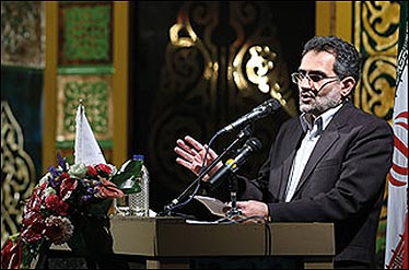 تلاش رسانه های غربی برای مصادره قیصر امین پور/ وی هیچگاه از نظام جدا نشد