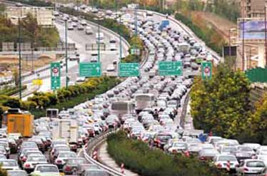 ترافیک محورهای هراز و آزاد راه تهران قم نیمه سنگین است