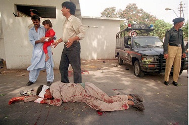 کراچی میں فائرنگ کے نتیجے میں 2 اہلکار ہلاک کراچی میں فائرنگ کے نتیجے میں 2 اہلکار ہلاک