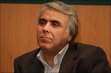 اکران "آقای الف" می‌تواند 6 ماه ادامه یابد/ تلاش برای حل مشکل "قاعده تصادف"