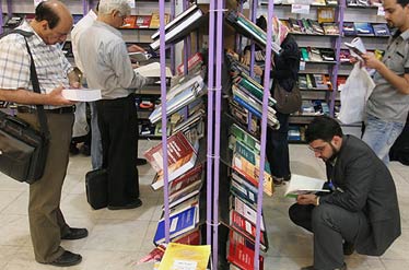 نشر فرهنگ معاصر کتاب‌هایی با عمر 50 سال را به نمایشگاه آورد