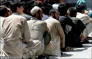 یک باند قاچاق انسان در ماهان متلاشی شد/ دستگیری 25 تبعه خارجی