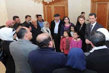 بشار خانواده های دانش آموزان را غافلگیر کرد / اسد : نبرد ما در درجه اول نبرد با جهل است
