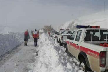 هلال احمر خراسان شمالي 100 مسافر گرفتار در برف را نجات داد